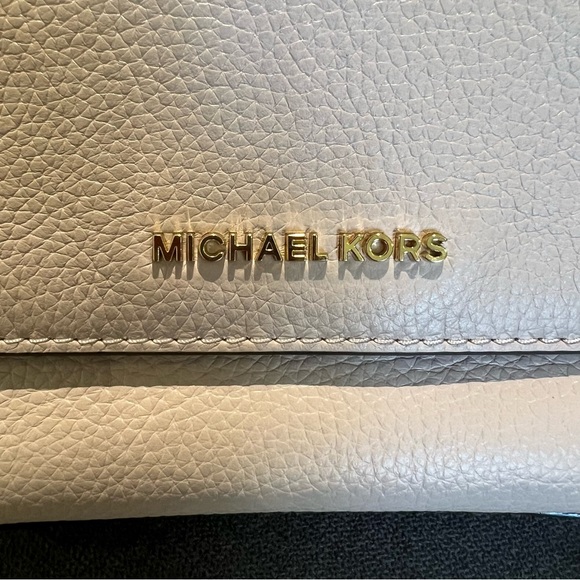✨SOLD✨Michael Kore Cross body bag - Picture 3 of 9